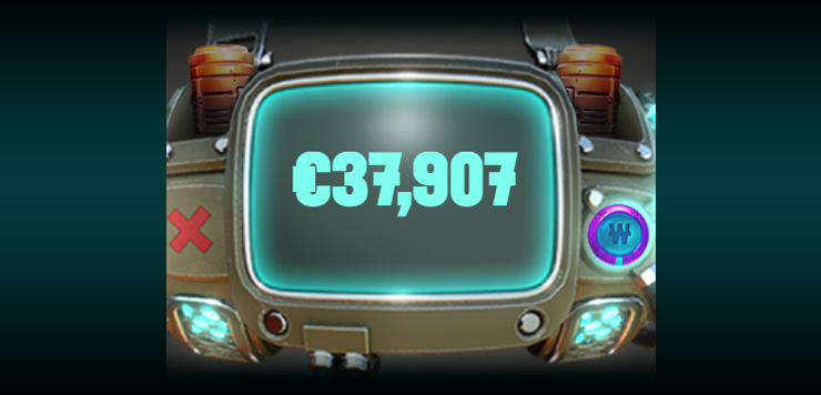 Студенту и преподавателю Владиславу Elviss удалось пополнить свой банкролл солидной пятизначной суммой. Фортуна была на его стороне и преподнесла щедрый подарок в Space KO в виде джек-пота в размере €37.907. По правилам турнира ему сразу досталось 50%, а другие 50% перешли в виде нокаута тому, кто выбьет Владислава - или же ему самому, в случае победы в турнире. 